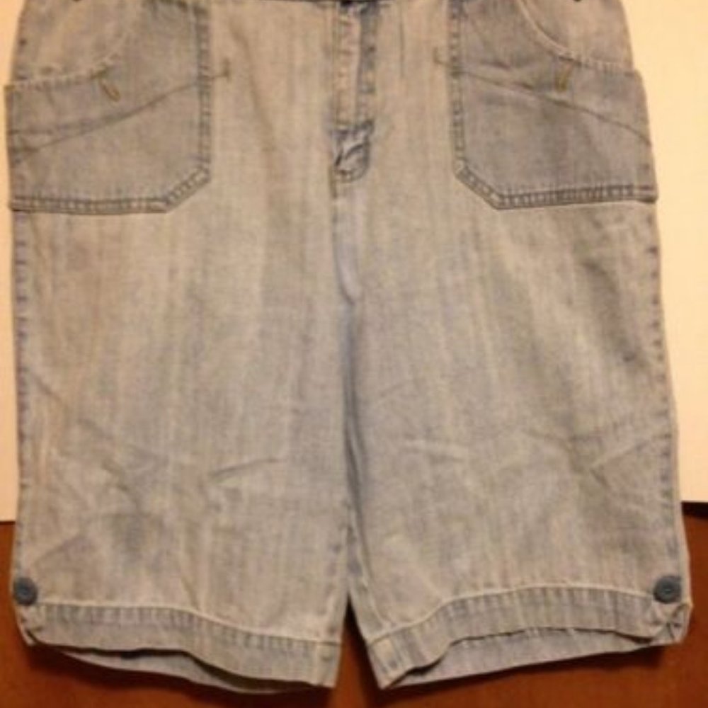 Shorts ladies size 12 Waist is 32 inseam - Picture 3 of 3